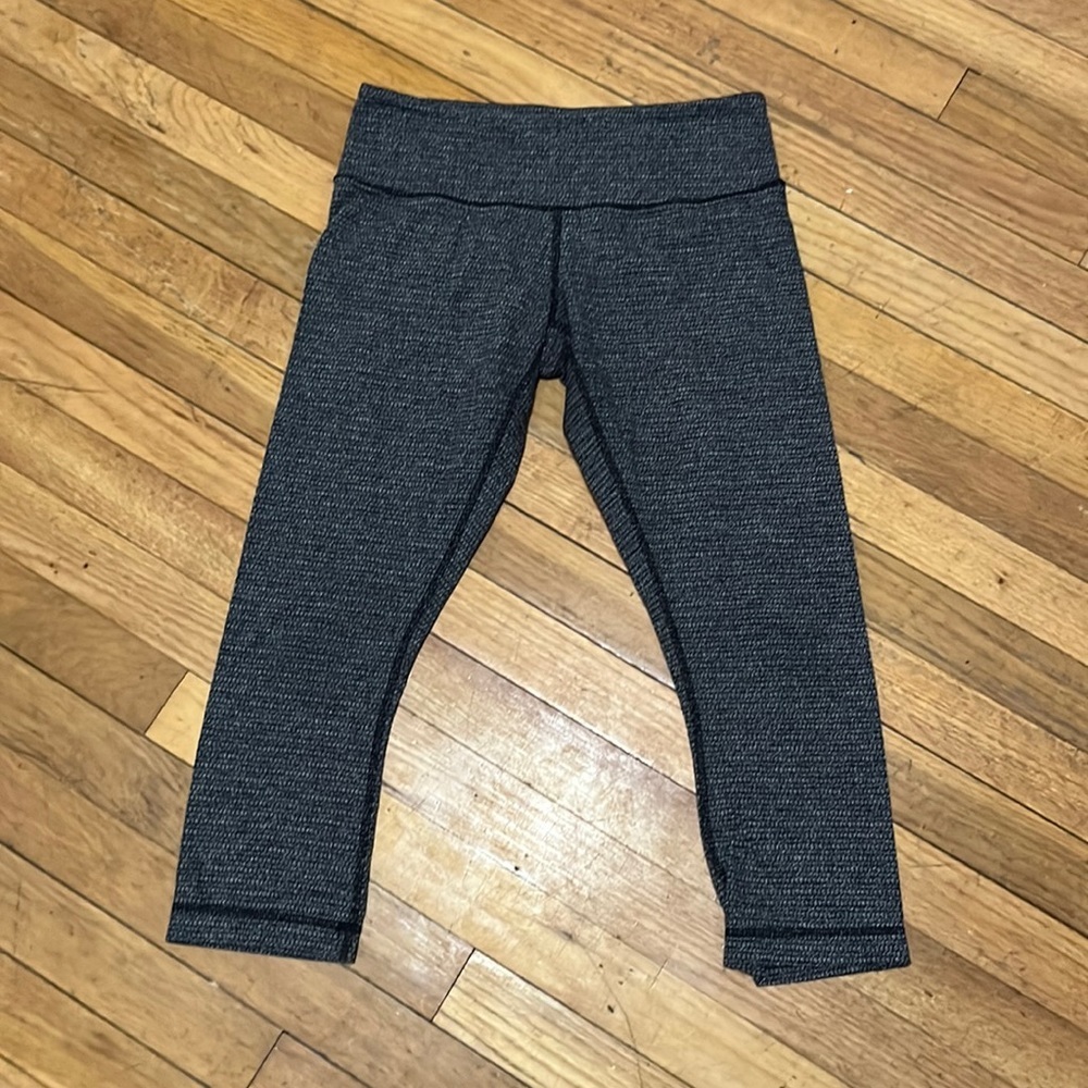 Lululemon gray speckled wunder under crop
